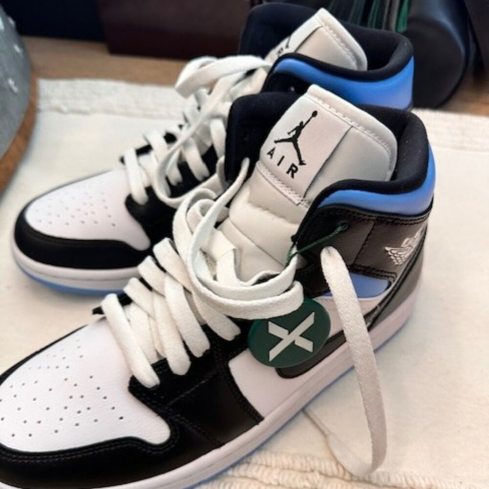 Jordan 1 Mid University Blue (Women's)